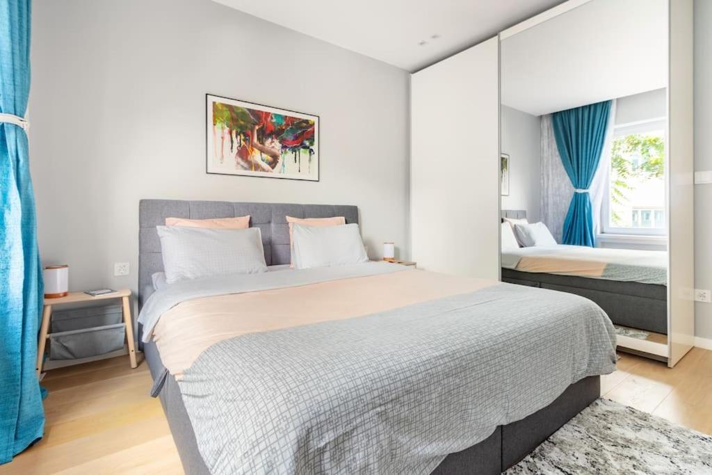 European Heart 2-Bedroom Flat. Брюксел Екстериор снимка